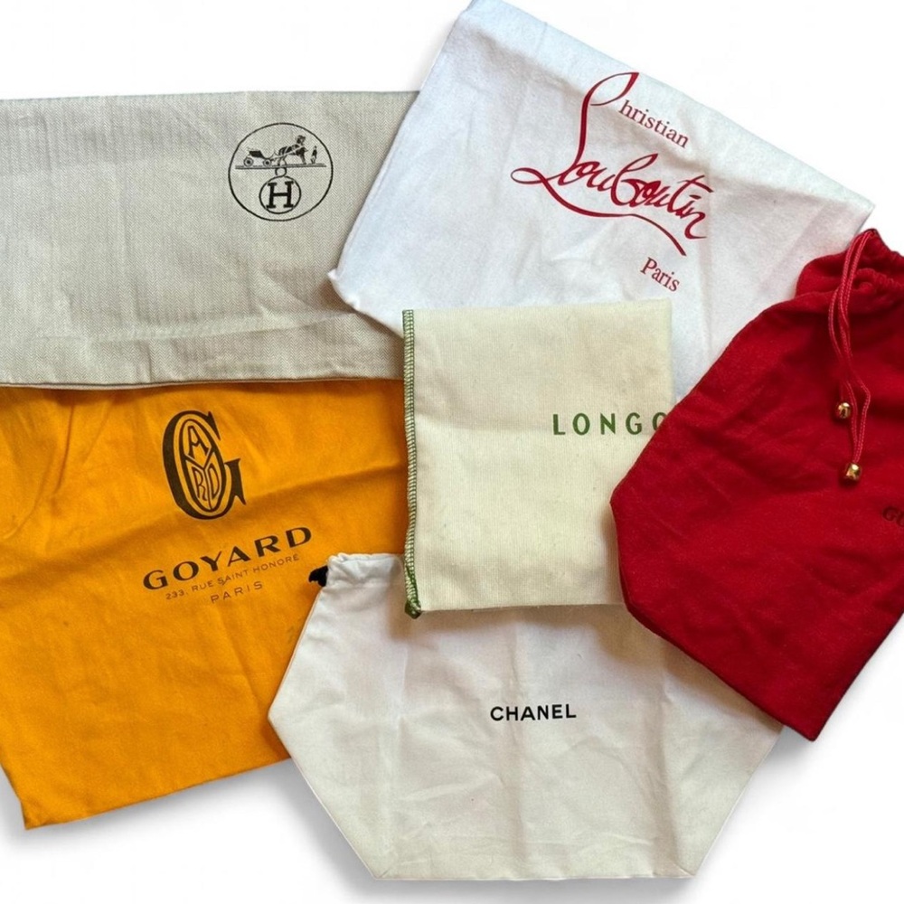 SET of 6 dust covers, various sizes and brands.